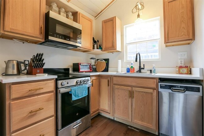 Photo - 308 E 32nd St