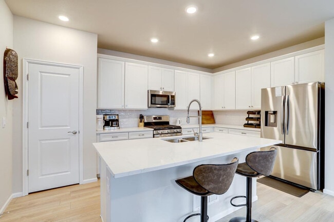 Photo - 6026 N Orleans St Unidad ID1385789P