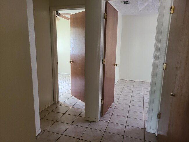 Photo - 1017 Lexington Cir Unit 1