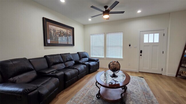 Photo - 8113 Miley St