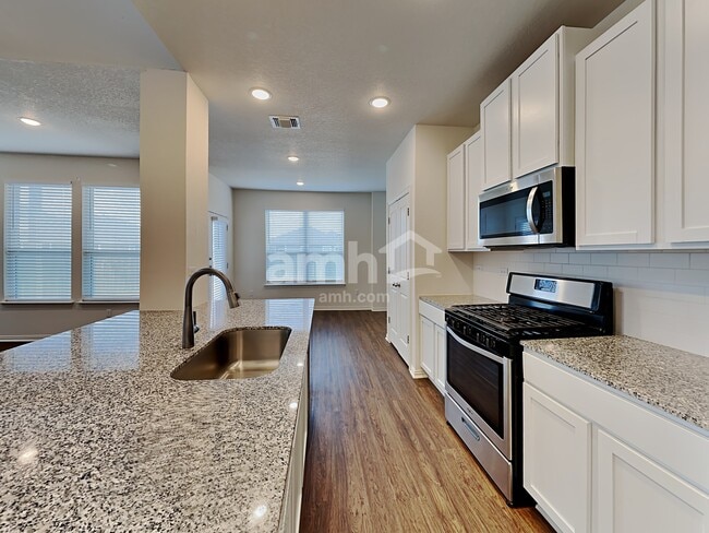 Photo - 2718 Brogan Crk