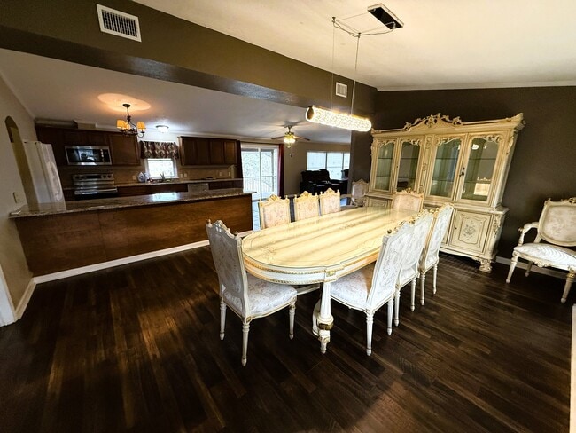 Photo - 212 Thornton Ln