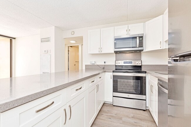 Building Photo - 411 Hobron Ln Unit 1613