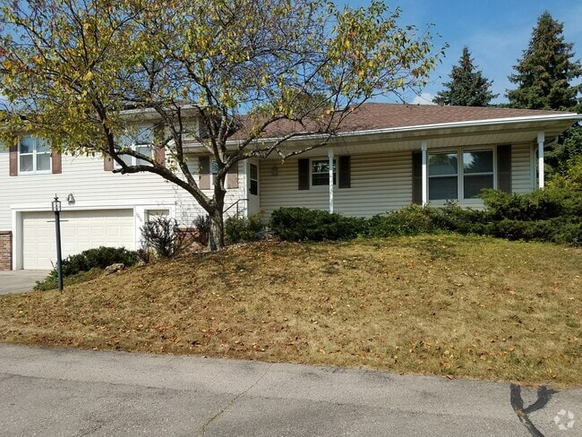 Exterior Front - 1010 N Gammon Rd Rental