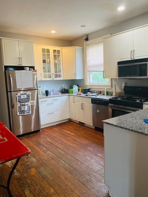 Photo - 731 Parker St