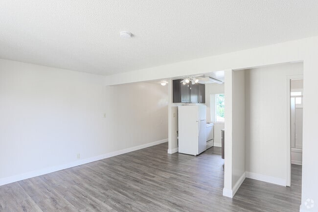 2BR, 1.5BA - 767 SF