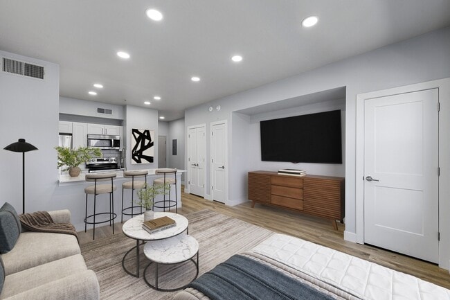 Photo - Colonial Court Apartments