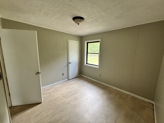 Photo - 850 Fernwood St