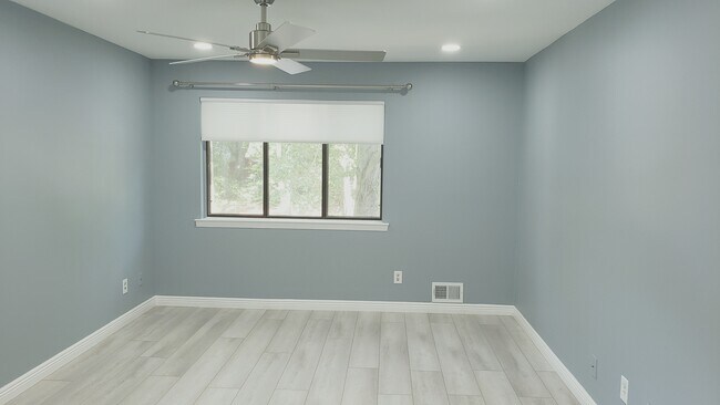 Photo - 2421 Old Stone Mill Dr Unidad 2421