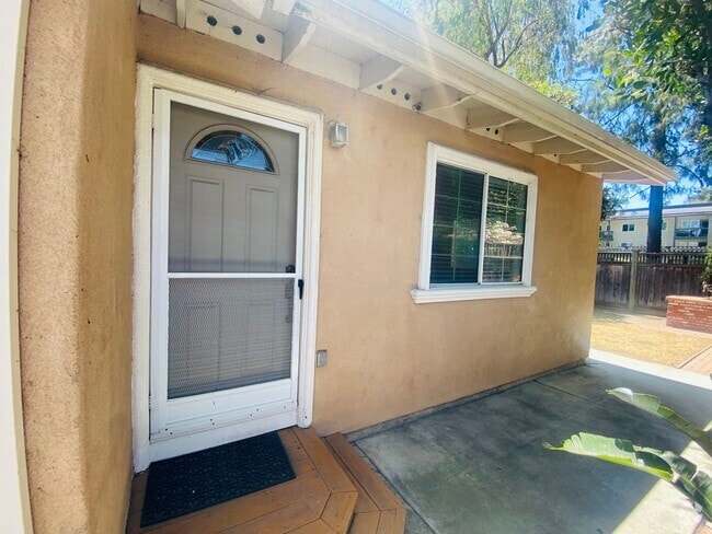 Building Photo - 5 Scharff Ave Unit Cottage Rental