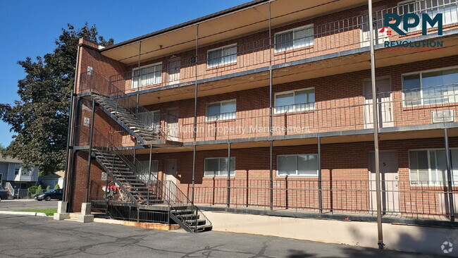 Building Photo - 2 BEDROOM CONDO IN THE HEART OF SALT LAKE Unit 10