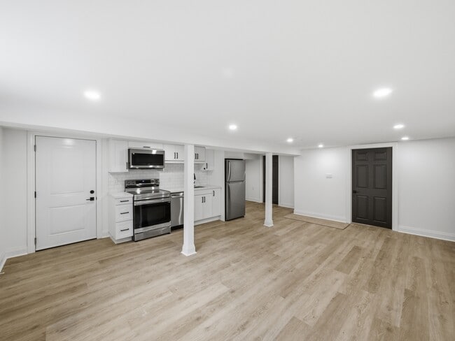 Photo - 647 Limeridge Rd E