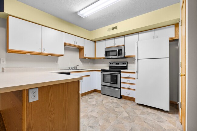 Photo - 2270 Holiday Rd