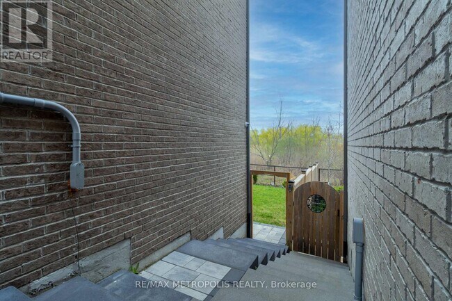 Photo - 11 Purdy Pl