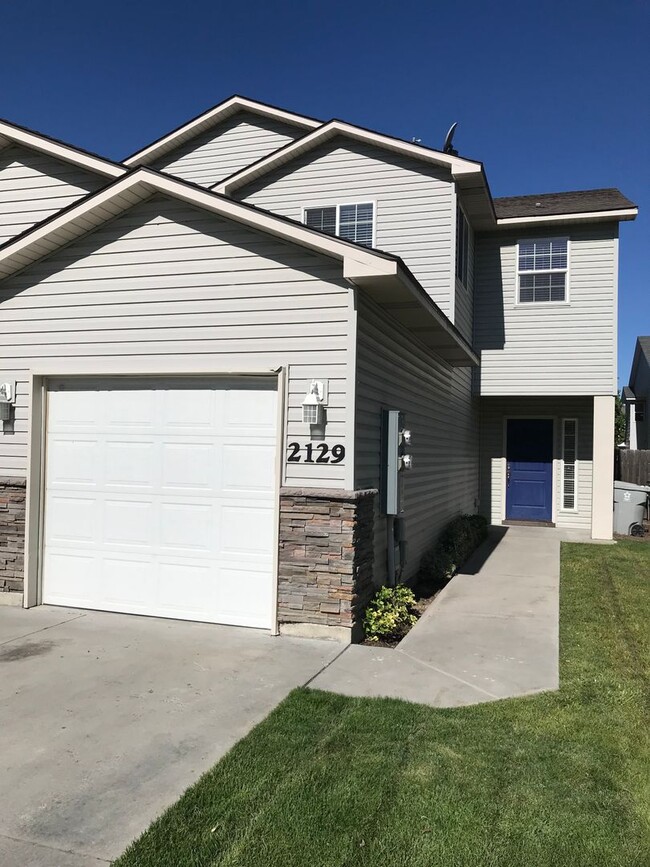 Boise Townhome Near BSU, Free Lawn Care! - - Boise Townhome Near BSU, Free Lawn Care! -