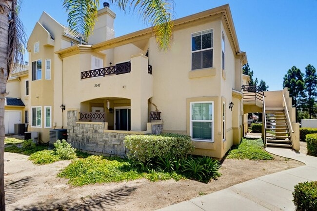 Building Photo - 2047 Lakeridge Cir Unit 201