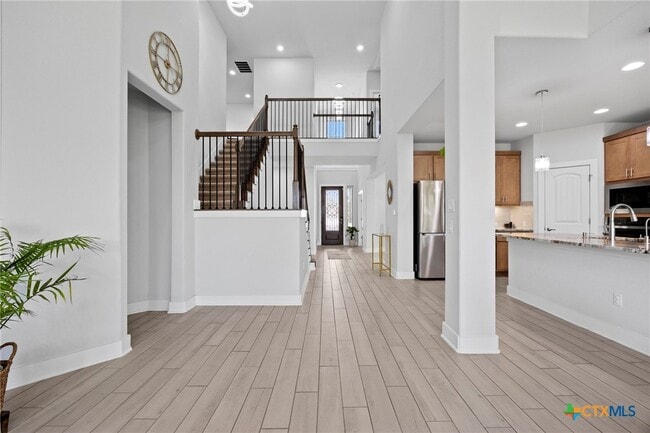 Photo - 1112 Lickety Ln