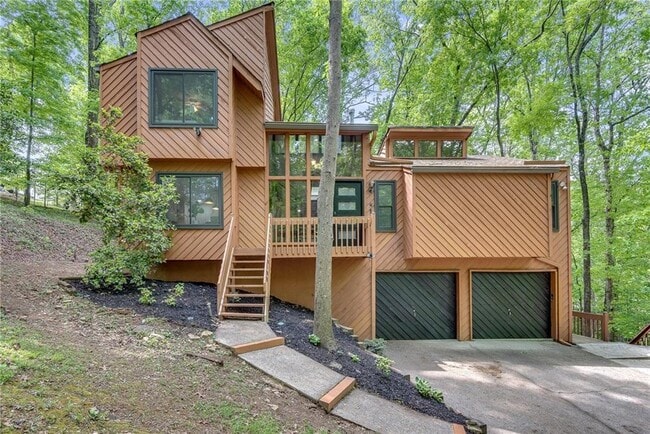 Building Photo - 1820 Cedar Cliff Dr