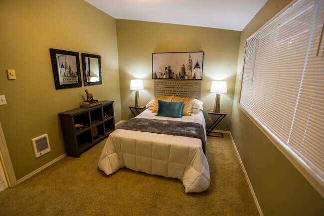 Photo - REDWOOD HILLS CONDOS