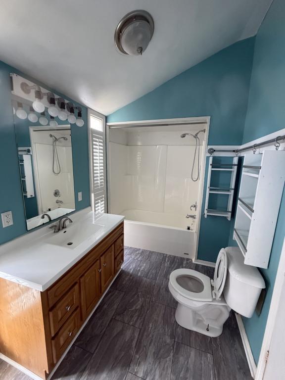 Photo - 2112 Herbert St