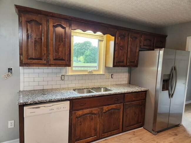 Photo - 1089 Pickle Rd