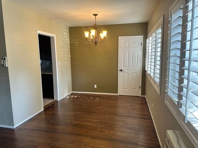 Photo - Valley Spring, 11339-11345 Unidad 11339 Valley Spring Ln