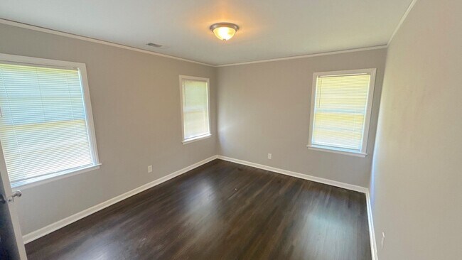 Photo - 1570 Jay Cove