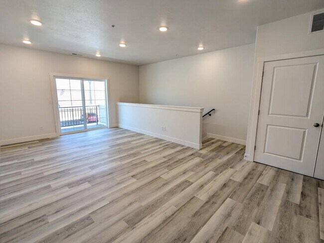 Photo - 1561 110 Unit A