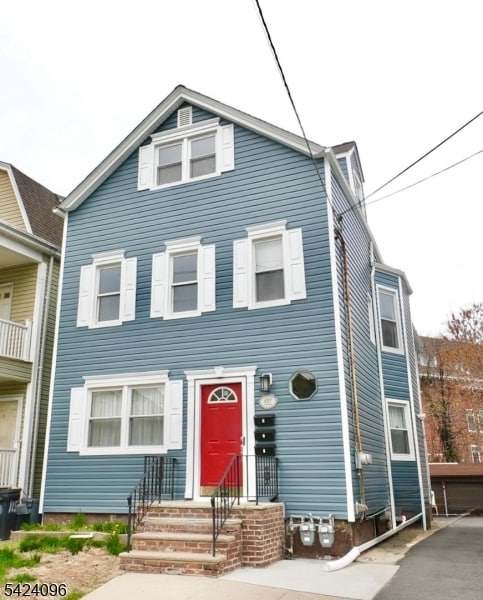 Building Photo - 111 Willow St Unit 2