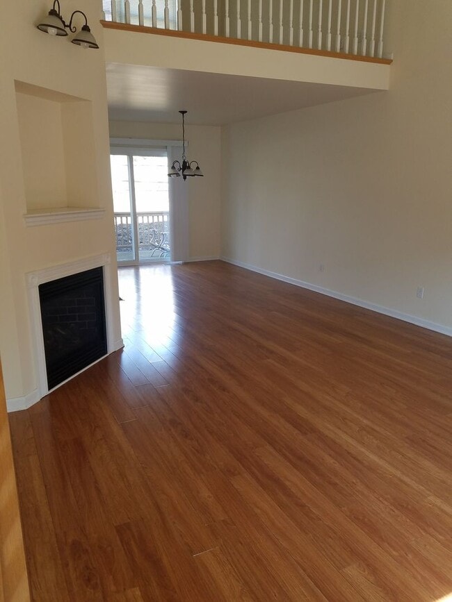 Photo - 211 Amblewood Way