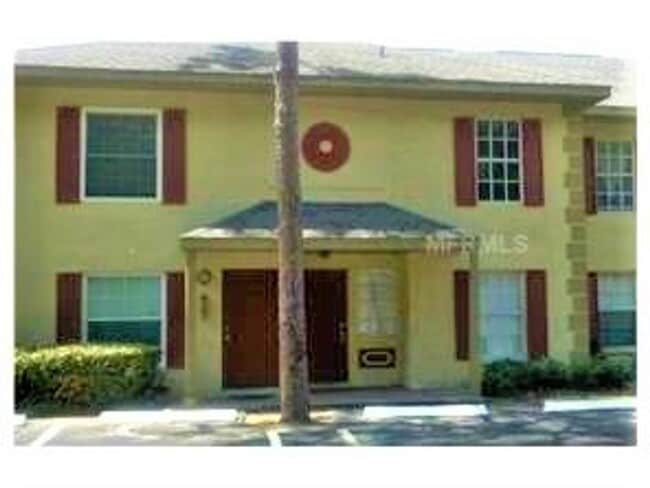 Building Photo - Beautiful Temple Terrace Townhome!