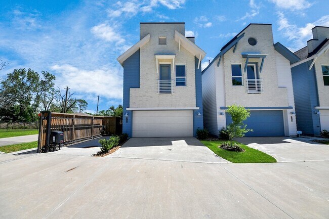 Photo - 1053 Glenn Ave