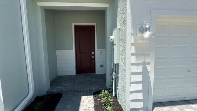 Photo - 553 Rivergrass St