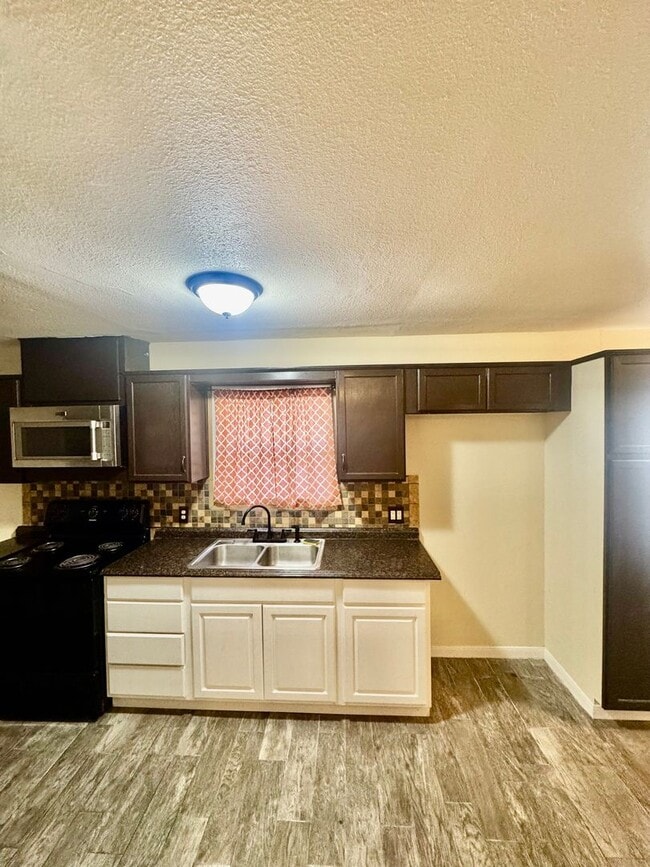 Photo - Lexington Subdivision-3/2-Move in ready! Call and schedule today!--Move in special