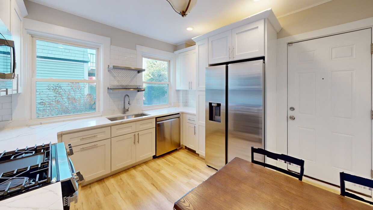 Photo - Private bedroom in 5 bed/2 bath Home