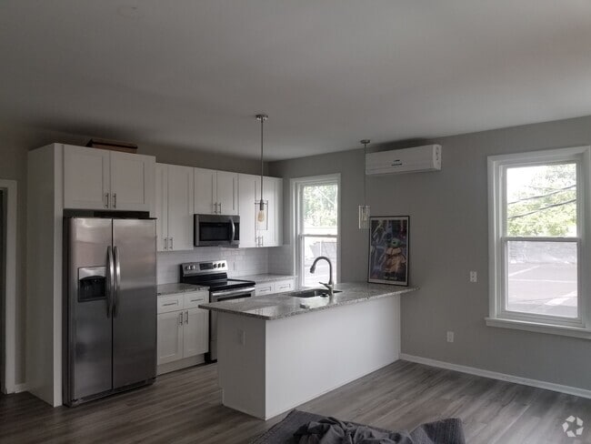 Building Photo - 10 E Main St Unit Apt B