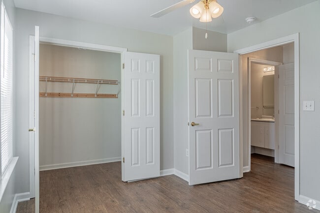 2BR, 1BA - 884SF - Primary Bedroom