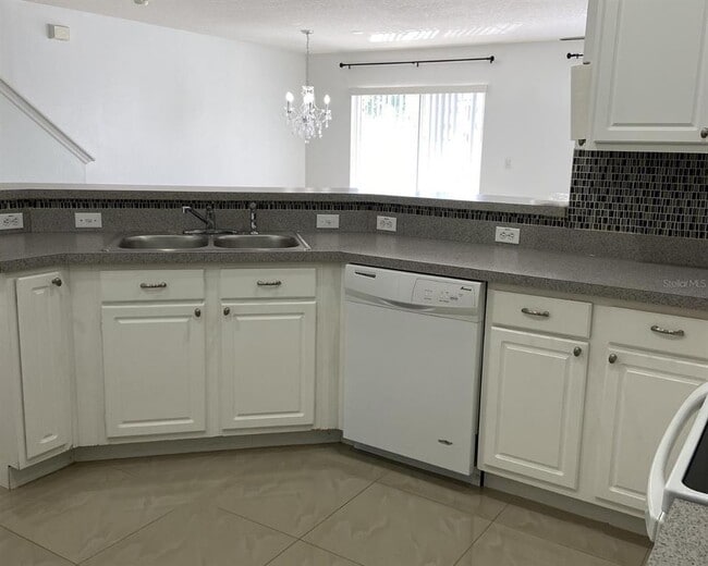 Photo - 2444 Hassonite St