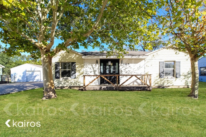 Photo - 2415 6th Ave