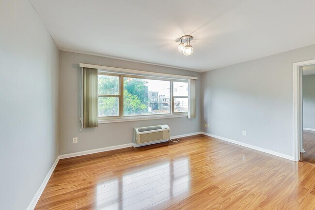 Photo - 604 Longfellow St NW Unit 303