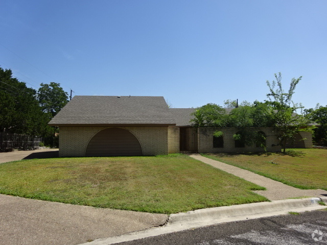 Building Photo - 1201 Tanglewood Ct Rental