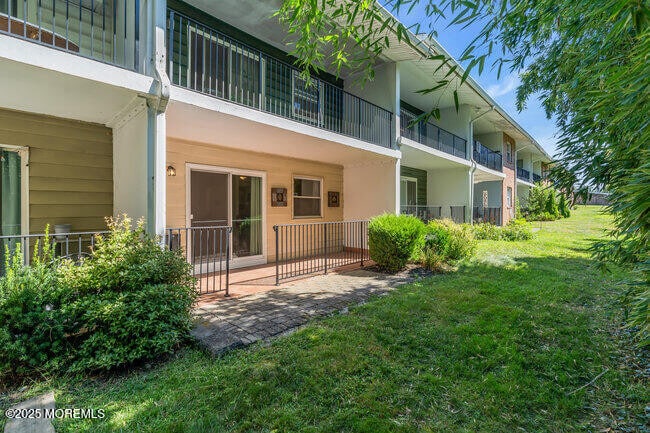 Building Photo - 735 Greens Ave Unit 15A Rental