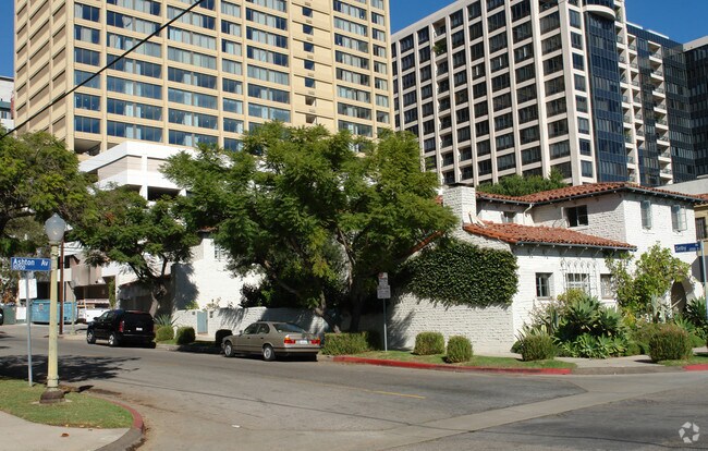 1220 Selby Ave