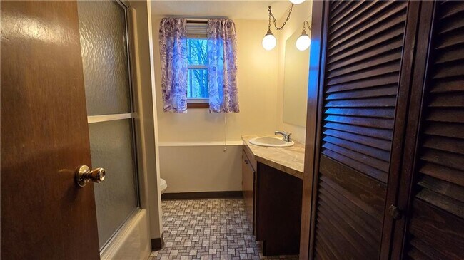 Photo - 25 Greene Ave