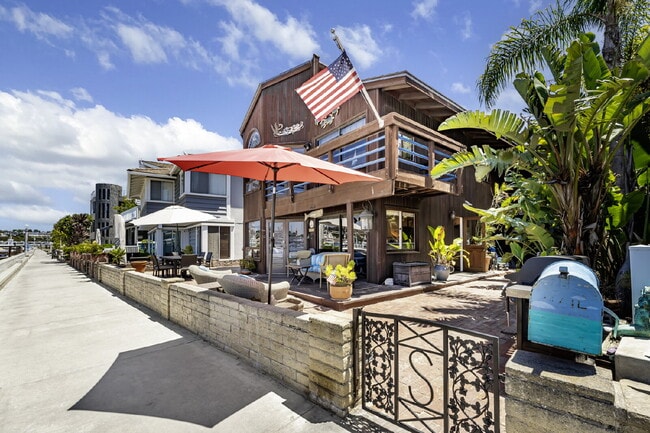 Island Getaway and Life in The Tropics