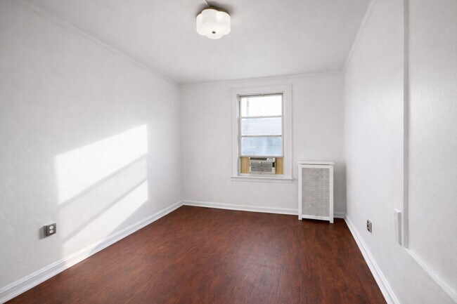 Photo - 96-13 Metropolitan Ave