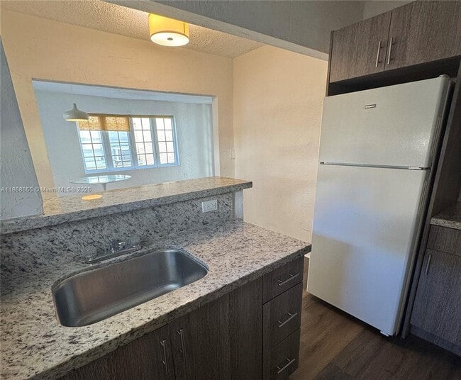 Photo - 43 Sidonia Ave Unit 4