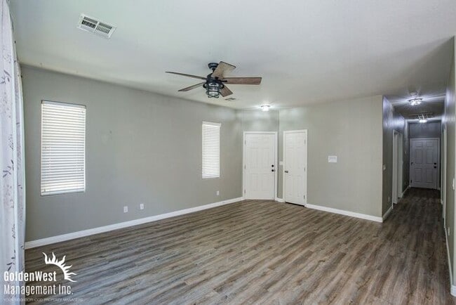 Photo - Bright and Modern 3Bdm 2Ba Home with Covered Patio in Centennial!