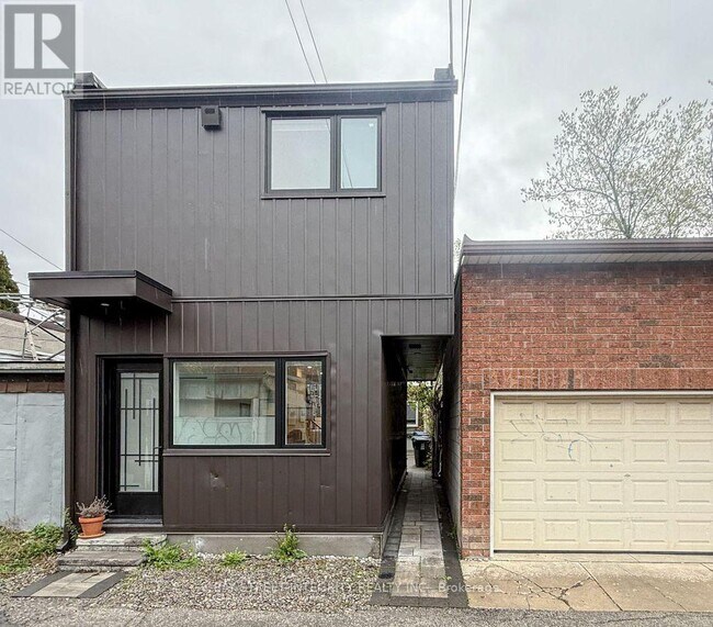 Photo - 598 Crawford St