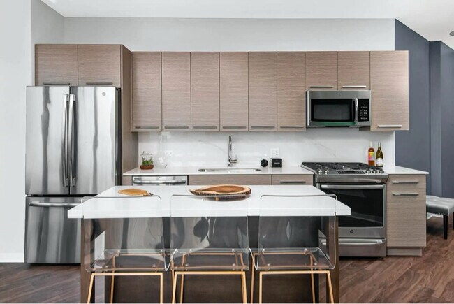 Photo - 727 W Madison St